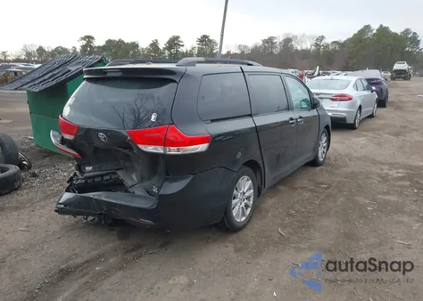 2013 Toyota Sienna Xle 7 Passenger z USA, uszkodzony, nr VIN 5TDDK3DC8DS056286